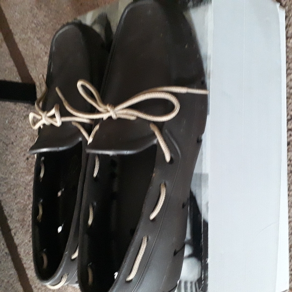 Tucket - Picture 4 of 4